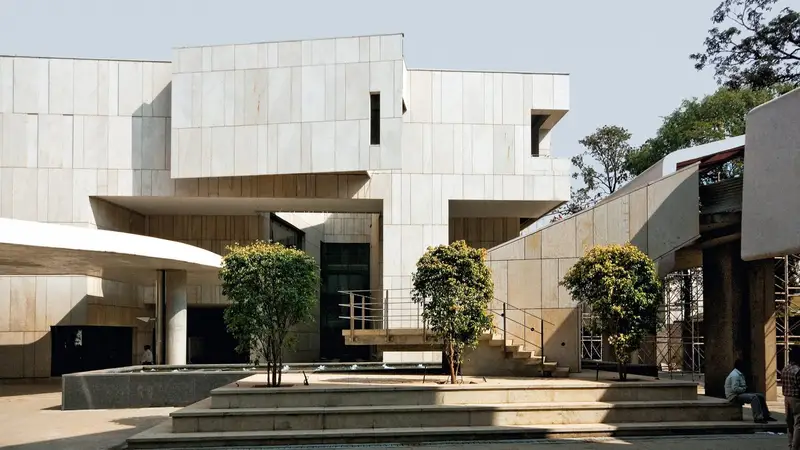 Dry-clad stone façade